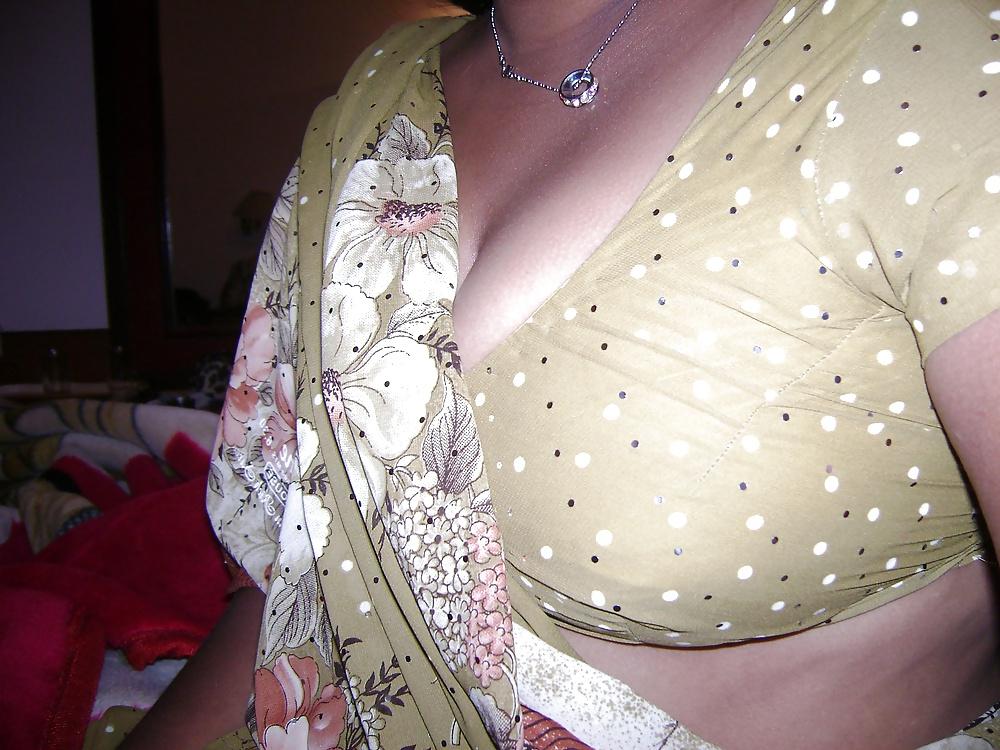 17P Cleavage aunties