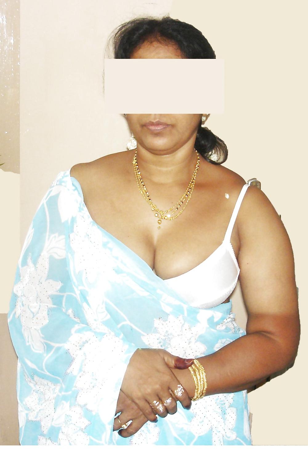 17P Cleavage aunties