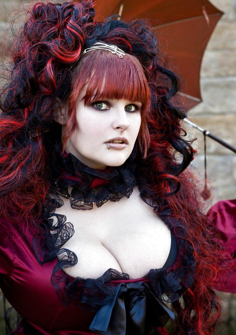 25P Ye Olde Cleavage