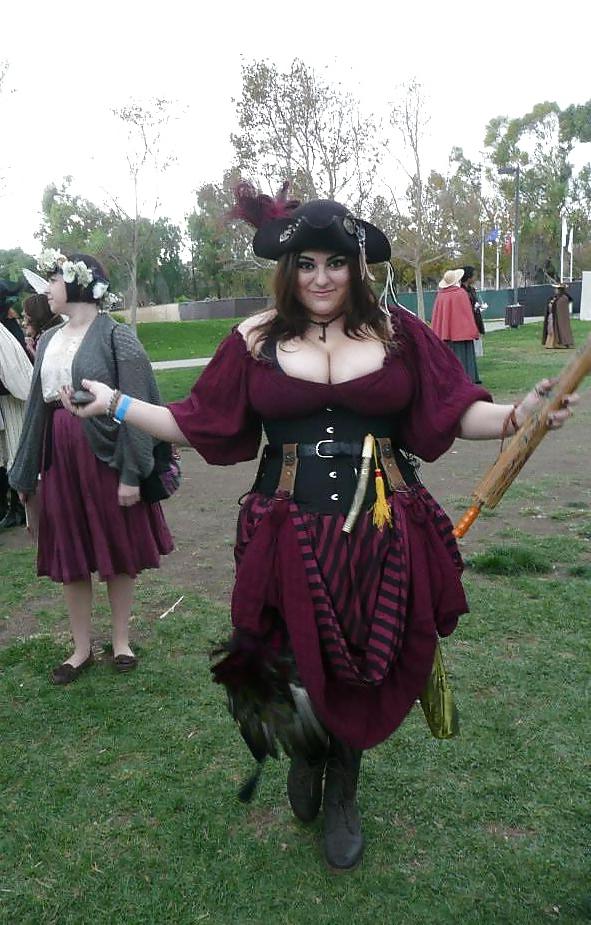 25P Ye Olde Cleavage
