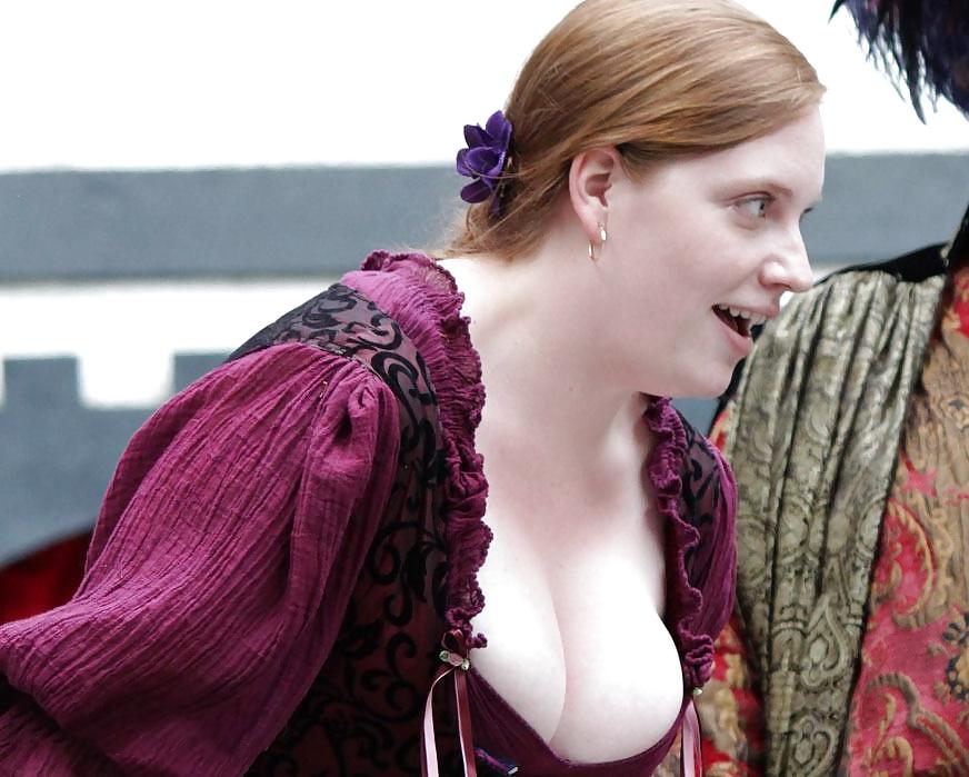 25P Ye Olde Cleavage