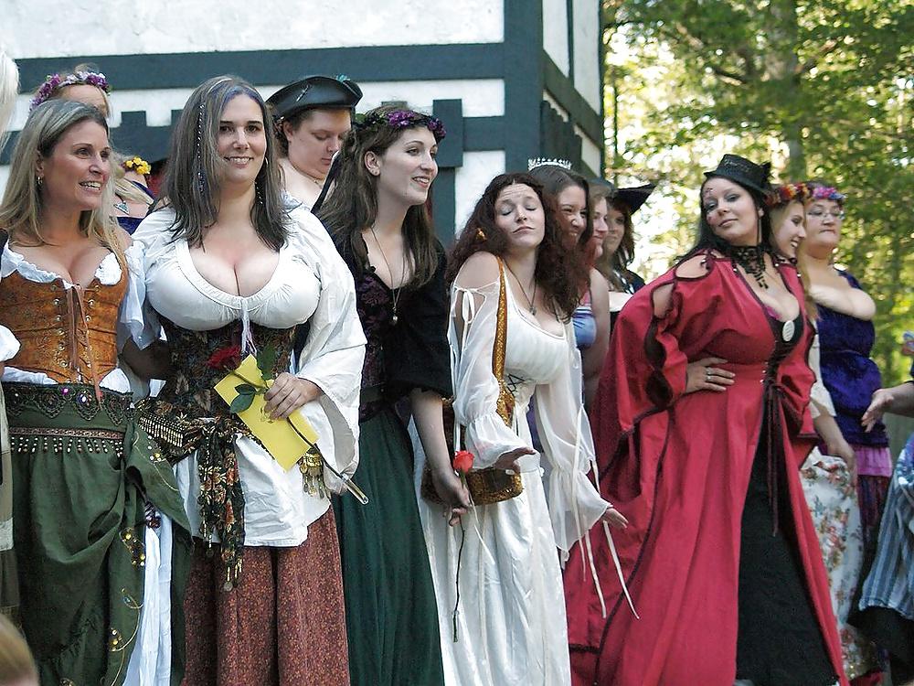 25P Ye Olde Cleavage