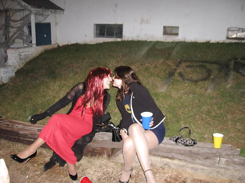 25P Girls Kissing Girls 4