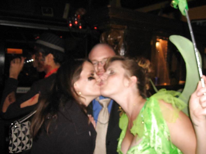 25P Girls Kissing Girls 4