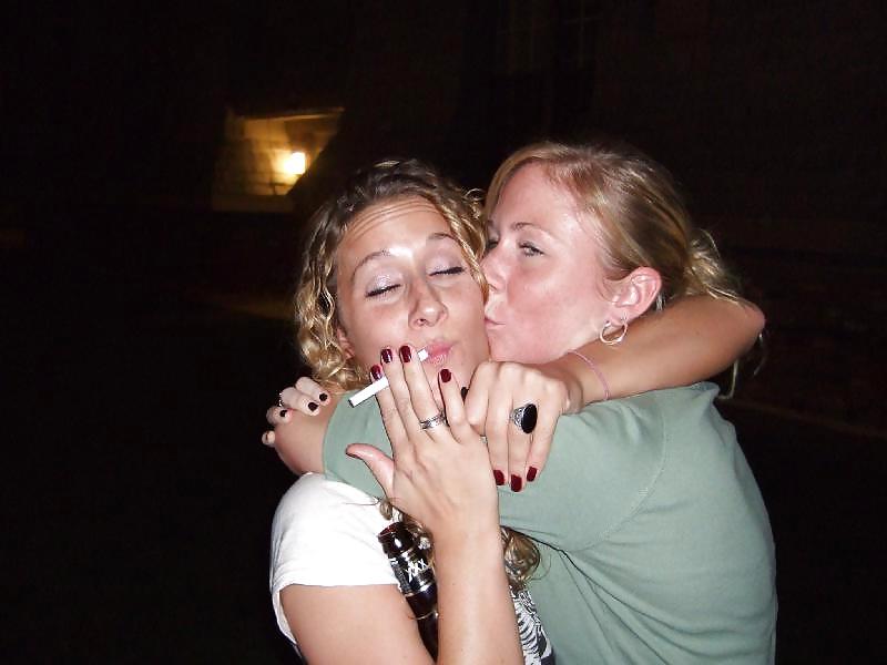 25P Girls Kissing Girls 4
