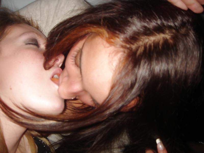 25P Girls Kissing Girls 3