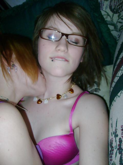 25P Girls Kissing Girls 3