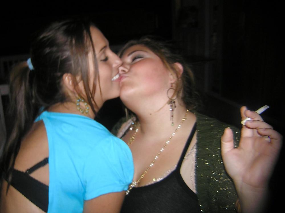 25P Girls Kissing Girls 3