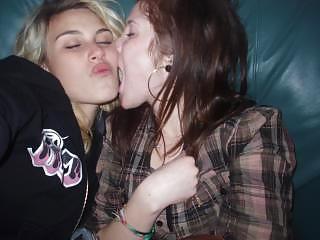 25P Girls Kissing Girls 3