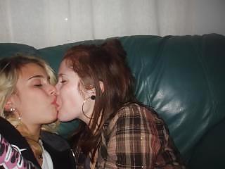 25P Girls Kissing Girls 3