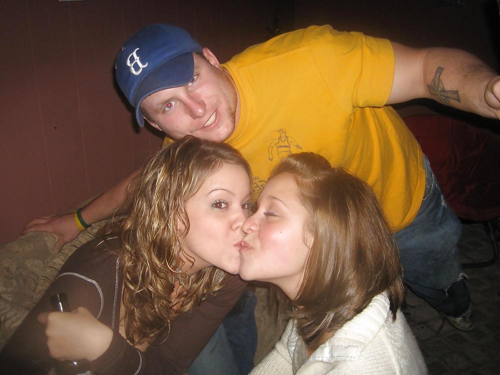 25P Girls Kissing Girls 3