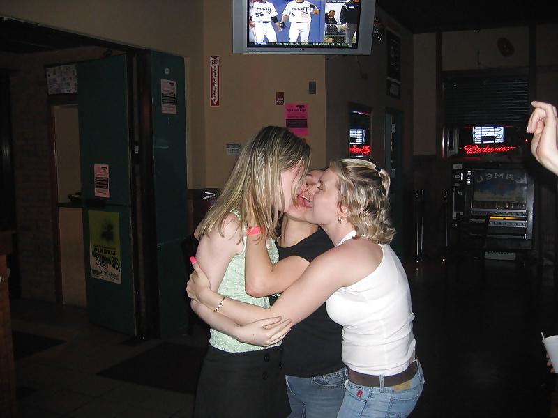 25P Girls Kissing Girls 3