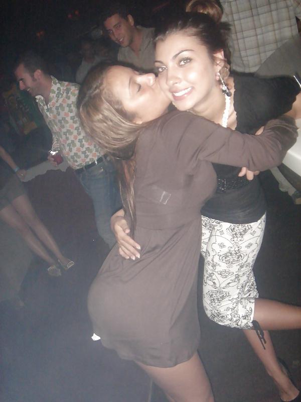 25P Girls Kissing Girls 3