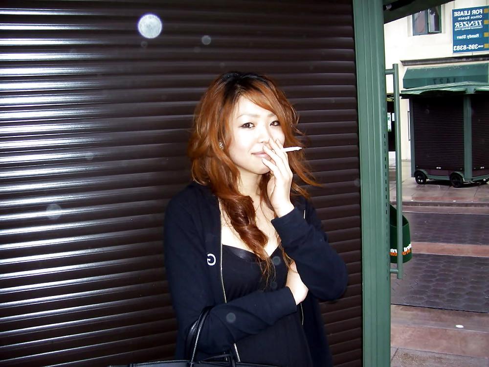 25P smoking fetish asian - rauchende asiatische schoenheiten