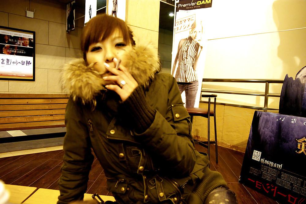 25P smoking fetish asian - rauchende asiatische schoenheiten