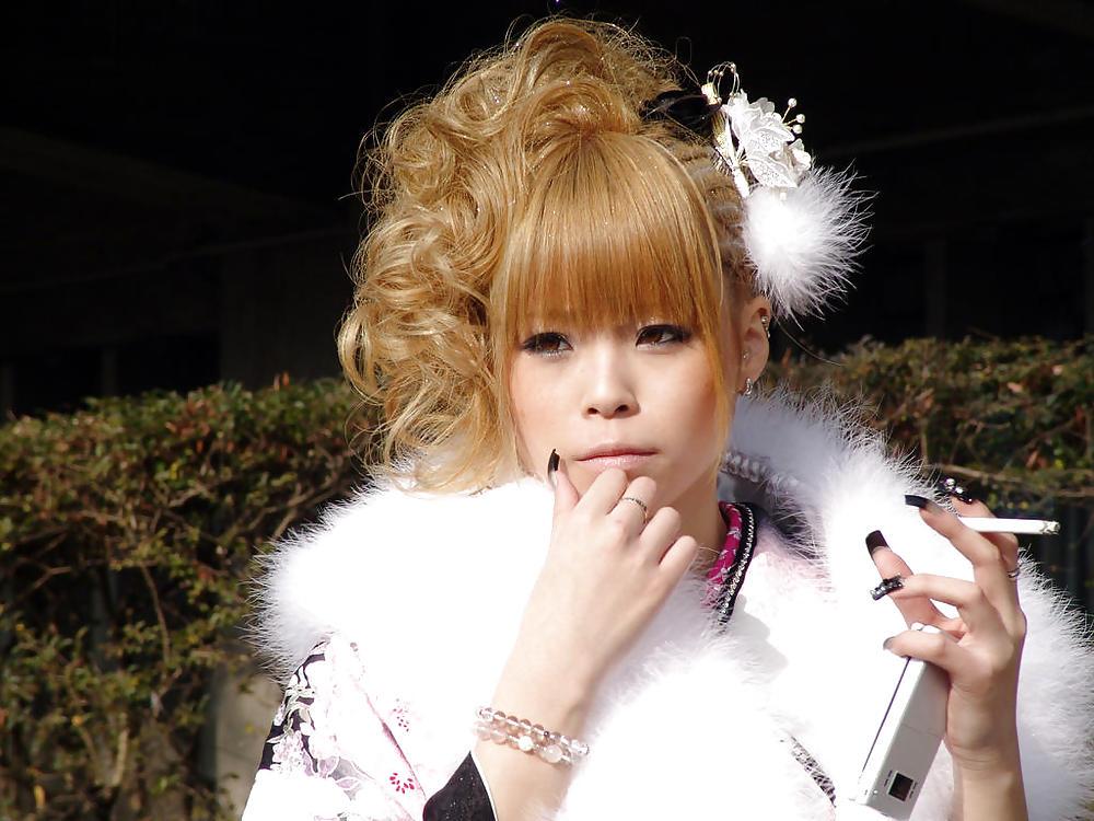 25P smoking fetish asian - rauchende asiatische schoenheiten