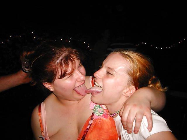 25P Girls Kissing Girls 2