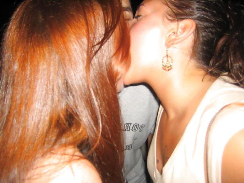 25P Girls Kissing Girls 2