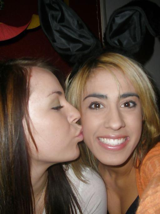 25P Girls Kissing Girls 2