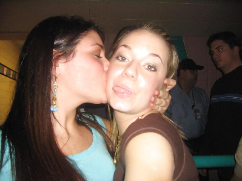 25P Girls Kissing Girls 2