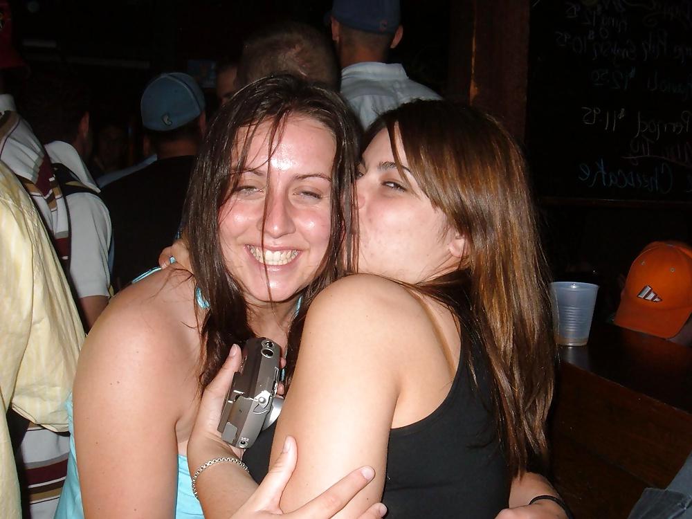 25P Girls Kissing Girls 2