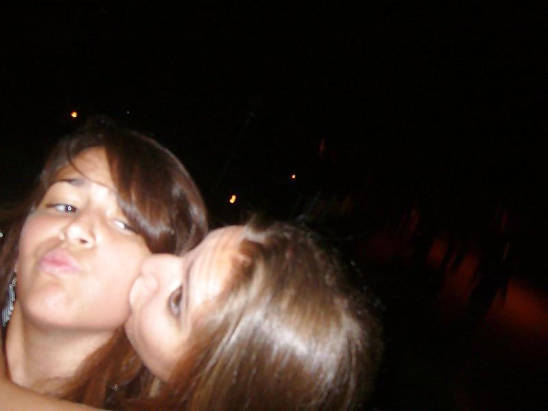 25P Girls Kissing Girls 2