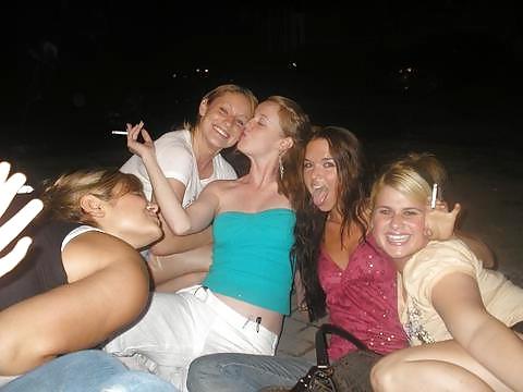25P Girls Kissing Girls 2