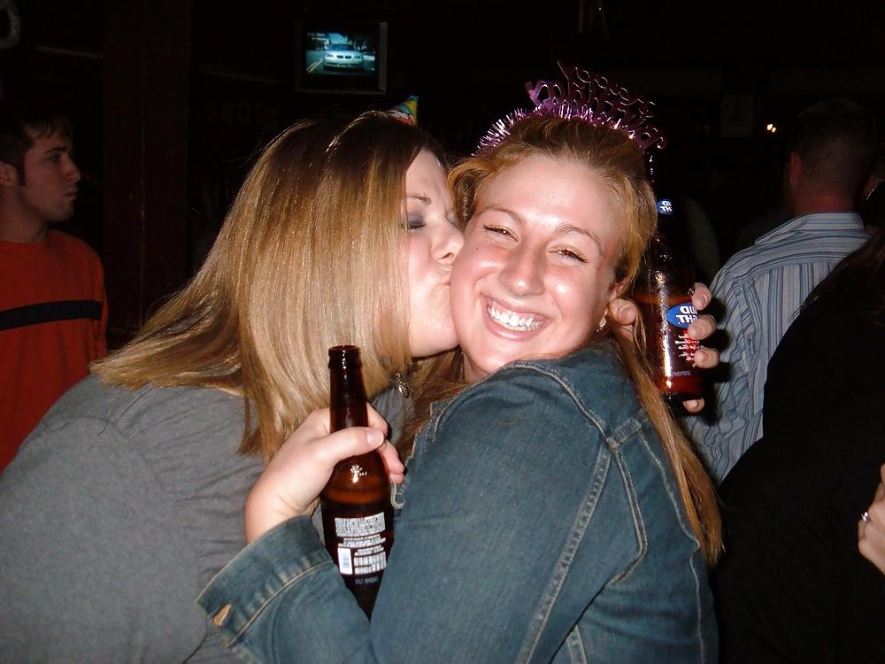 25P Girls Kissing Girls 2