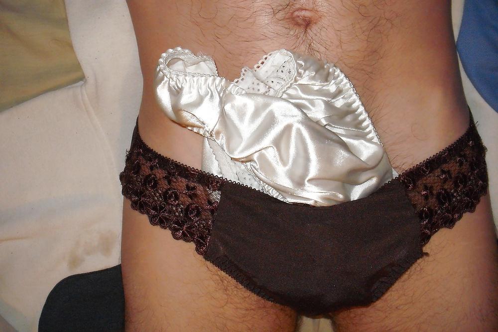 25P Ejaculation ds petite culotte satin blanche de la voisine.