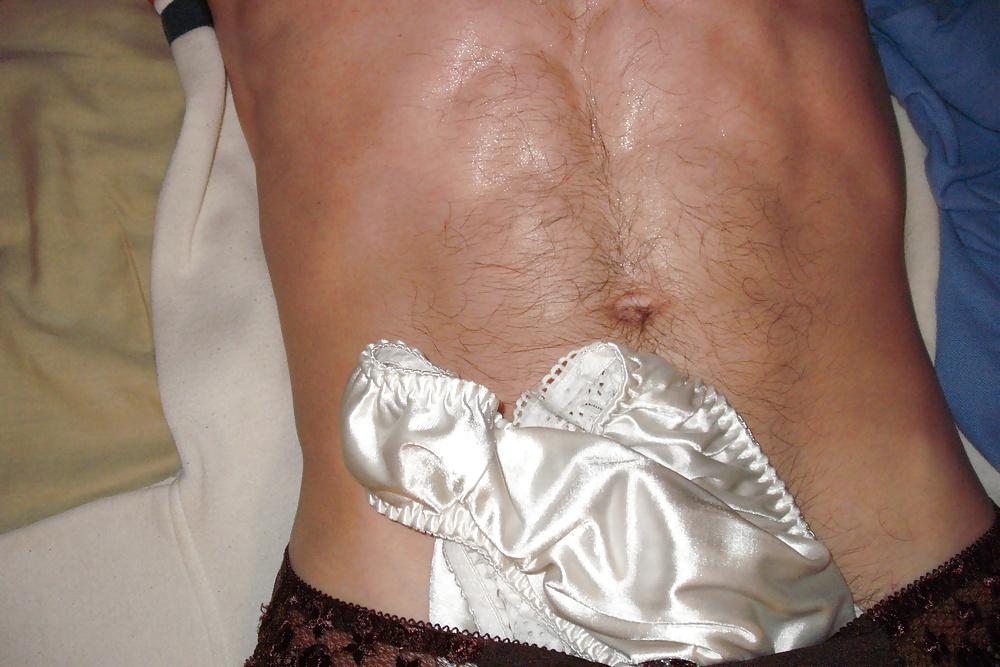 25P Ejaculation ds petite culotte satin blanche de la voisine.
