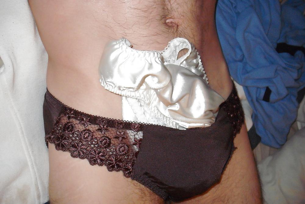 25P Ejaculation ds petite culotte satin blanche de la voisine.