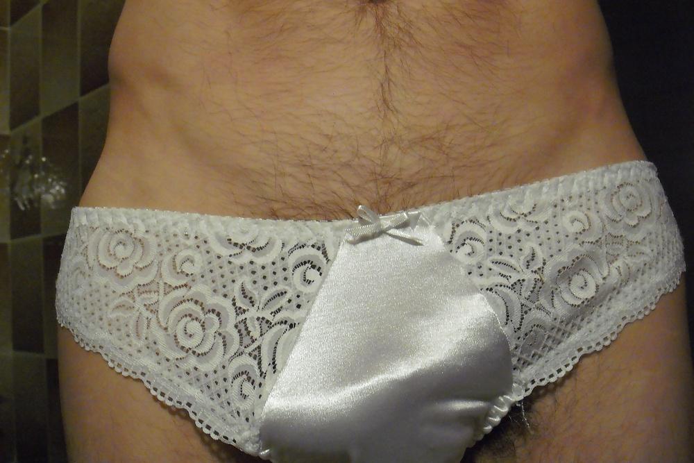 25P Ejaculation ds petite culotte satin blanche de la voisine.
