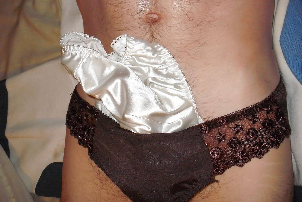 25P Ejaculation ds petite culotte satin blanche de la voisine.
