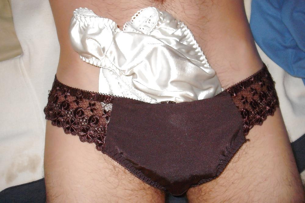 25P Ejaculation ds petite culotte satin blanche de la voisine.
