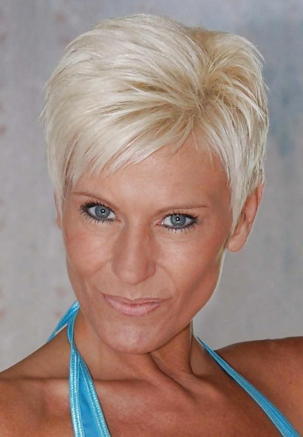 15P Silver amateur short hair
