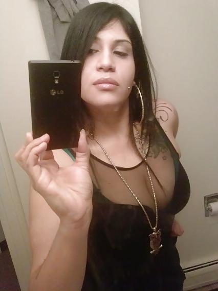 17P Latina milf cleavage