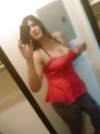 17P Latina milf cleavage