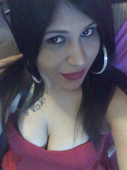 17P Latina milf cleavage