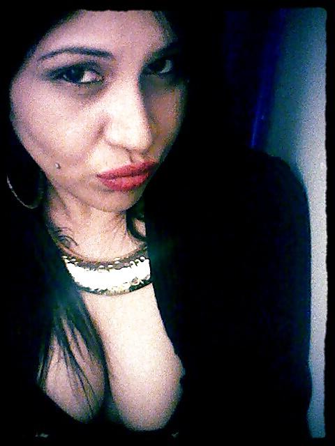 17P Latina milf cleavage