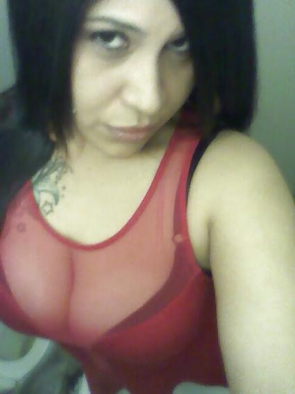 17P Latina milf cleavage