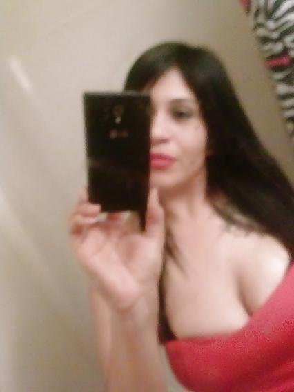 17P Latina milf cleavage