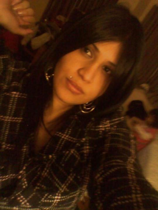 17P Latina milf cleavage