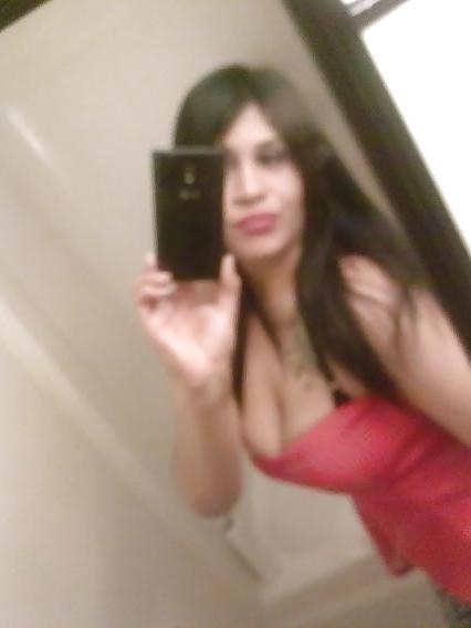 17P Latina milf cleavage