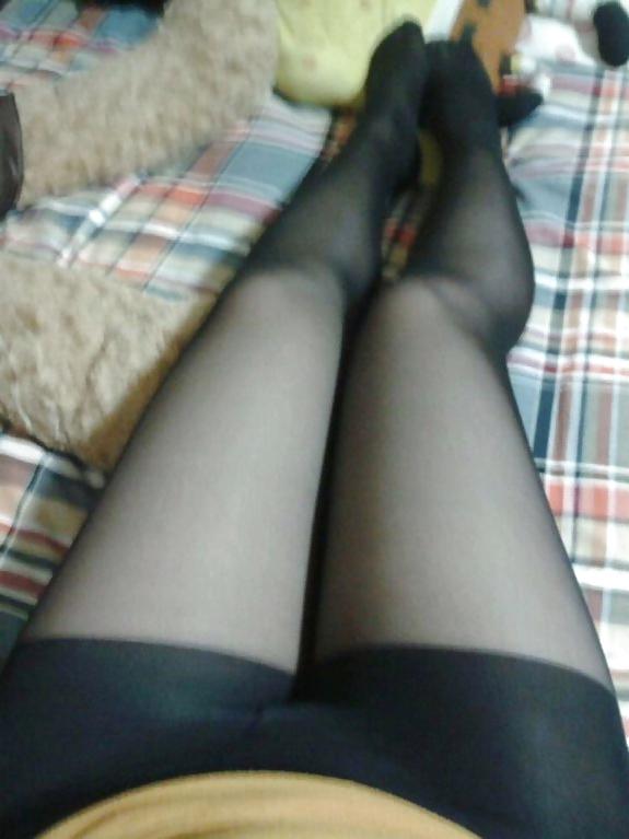 25P My girl friend's sexy pantyhose and feet