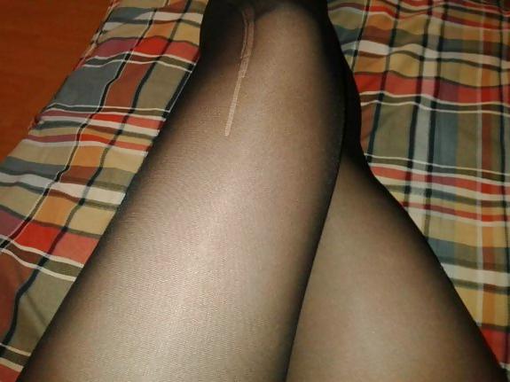 25P My girl friend's sexy pantyhose and feet