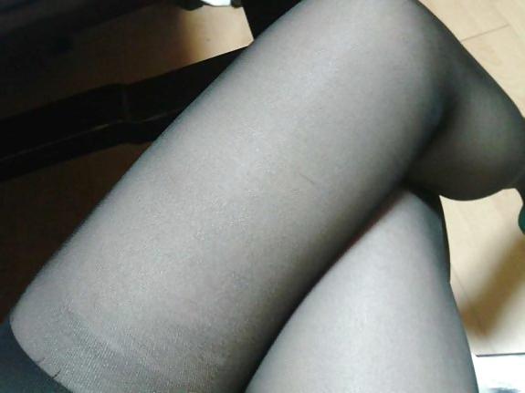 25P My girl friend's sexy pantyhose and feet