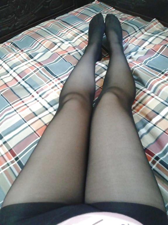 25P My girl friend's sexy pantyhose and feet