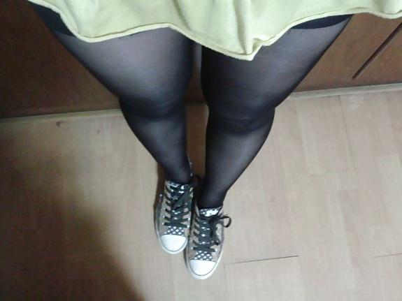 25P My girl friend's sexy pantyhose and feet