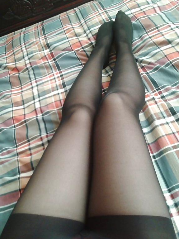 25P My girl friend's sexy pantyhose and feet