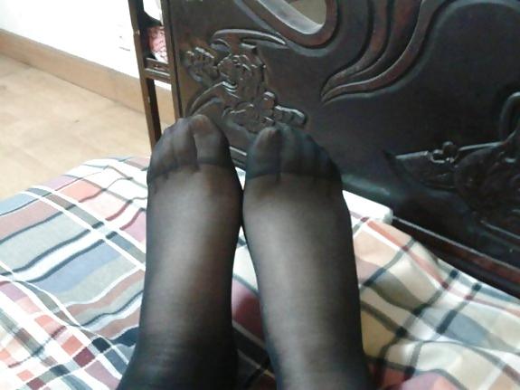 25P My girl friend's sexy pantyhose and feet